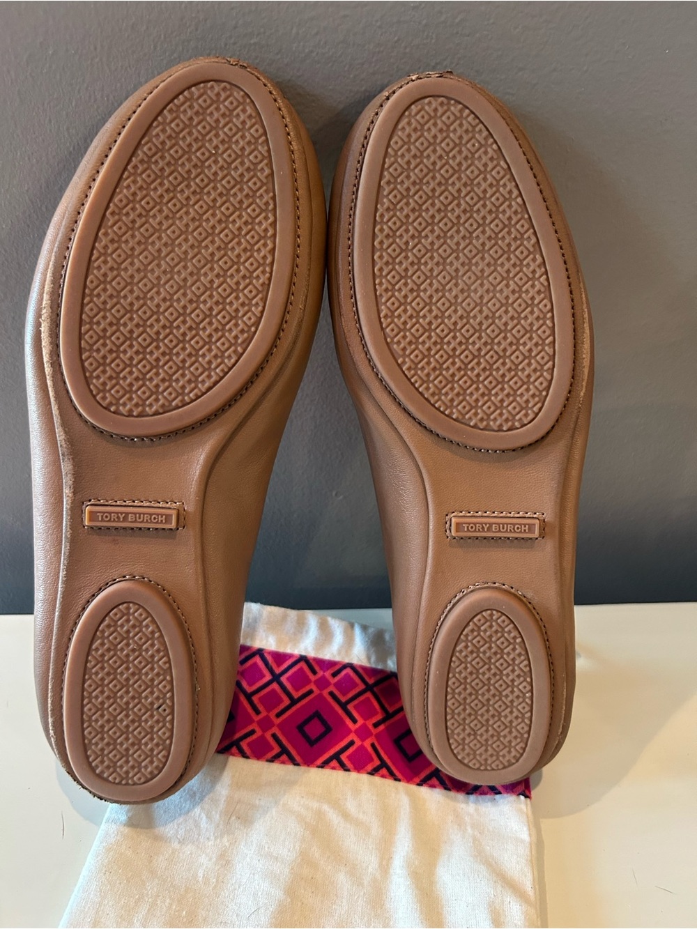 Tory Burch Reva flat travel shoes with bag - Picture 3 of 6